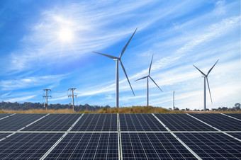 光伏模块太阳能权力植物与风涡轮机对和蓝色的天空与云替代清洁能源概念