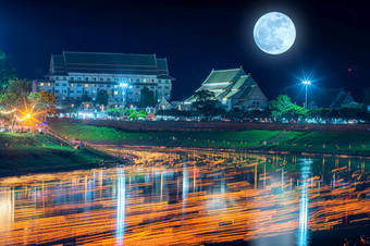 美丽的场景光颜色的阿来<strong>水灯</strong>节日和蜡烛光从的<strong>水灯</strong>河畔的南河晚上旅游吸引力phitsanulok泰国与完整的月亮