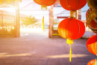 红色的灯笼装饰为中国人新一年节日中国人神社古老的中国人艺术与的中国人字母祝福写《财富》杂志祝福赞美公共的地方泰国