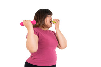 超重亚洲女人坐着和持有绿色苹果和哑铃孤立的白色背景概念饮食健康哪和吃食物那好为好健康和锻炼锻炼