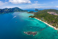 斐斐岛和度假胜地和旅游船甲米泰国空中视图