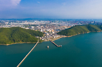 景观空中视图工厂行业石油和气体石化岛绿色海前景