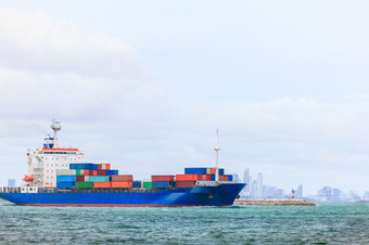 容器货物船航行绿色海运输货物进口出口在国际上在世界范围内业务和工业运输和海洋服务开放海云天空背景航运transporttation概念