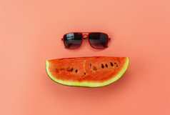 水果热带与春天夏天假期假期背景conceptarrangement切片西瓜太阳眼镜现代粉红色的paperminimal风格与柔和的tonecopy空间为文本词
