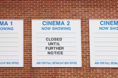 关闭标志显示董事会外电影在健康流感大流行高亮显示问题为娱乐行业