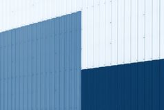 明亮彩色的工业仓库外墙背景颜色的一年经典蓝色的健美的