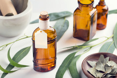 桉树至关重要的石油与自制的标签桉树石油为芳香疗法水疗中心Herbal补救措施