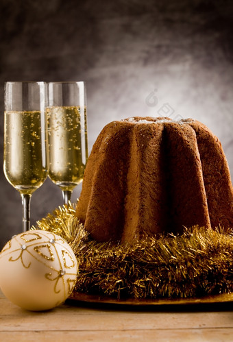照片美味的意大利圣诞节我们蛋糕与香槟玻璃