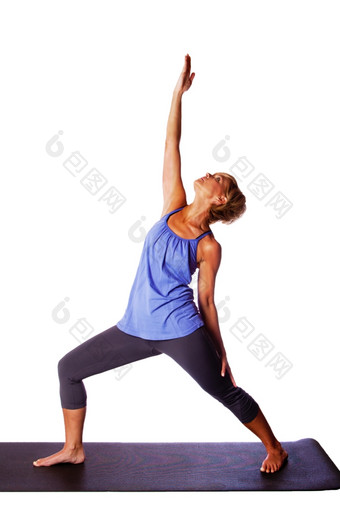 女人做<strong>高举</strong>战士构成在放松冥想瑜伽锻炼为精神健康孤立的