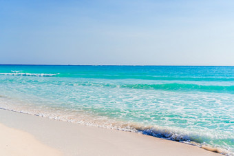 田园热带海滩与白色沙子绿<strong>松石</strong>海洋水和蓝色的天空田园热带海滩与白色沙子绿<strong>松石</strong>海洋水和蓝色的天空加勒比岛