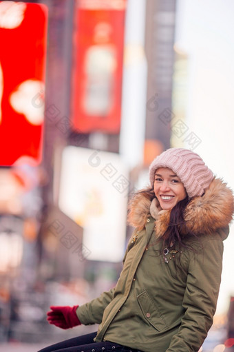 美丽的年轻的快乐微笑女孩曼哈顿新纽约城市新纽约美国新纽约城市女人次广场旅游年轻的快乐女人参观曼哈顿新纽约城市新纽约美国