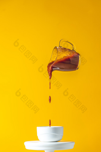 酱汁玻璃Jar冻的空气倒自制的Diy自然罐头热番茄酱汁从小Jar白色<strong>陶瓷</strong>能黄色的食物艺术背景