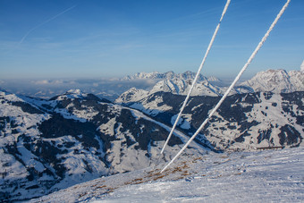 美丽的视图的雪山冬天体育运动全景的奥地利滑雪度假胜地奥地利美丽的视图的雪山冬天体育运动