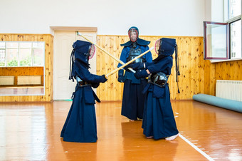 日本<strong>武术</strong>艺术战斗的剑学校为孩子们和成年人体育运动日本<strong>武术</strong>艺术战斗的剑学校为孩子们和成年人