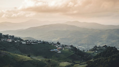 夏天山山景观日落北泰国