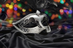 美丽的威尼斯狂欢节面具黑暗织物和色彩斑斓的光背景