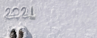 前视图手写作的雪与徒步旅行者脚全景<strong>大小</strong>前视图手写作的雪与徒步旅行者脚全景<strong>大小</strong>