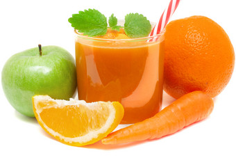 让人耳目一新奶昔使从橙色和苹果胡萝卜为排毒健康的饮食和身体清洗让人耳目一新奶昔使从橙色和苹果胡萝卜为排毒健康的饮食