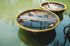 传统的轮篮子船的码头最喜欢的活动为旅游嗨越南