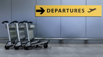 机场标志为离职终端目录内部的建筑旅行和运输概念模糊行李车前景