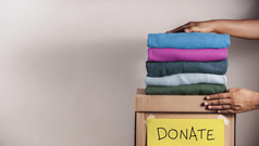 衣服捐赠可再生概念盒子使用老布准备服装首页之前捐赠