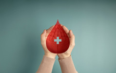血捐赠概念帮助哪爱支持手持有红色的下降和交叉标志前视图