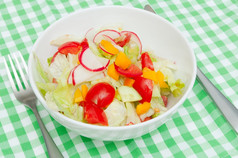 新鲜的蔬菜沙拉西红柿生菜胡椒而且萝卜