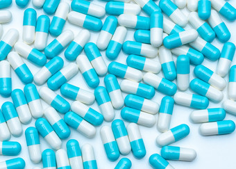 蓝白色胶囊药片白色表格完整的框架胶囊药物药片药店产品制药生产概念制药学医学使用医院和药店医疗保健