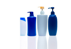 洗发水和头发护发素塑料瓶和自动售货机泵化妆品瓶孤立的身体肥皂和淋浴过来这里包装液体肥皂瓶身体乳液容器身体哪和美产品
