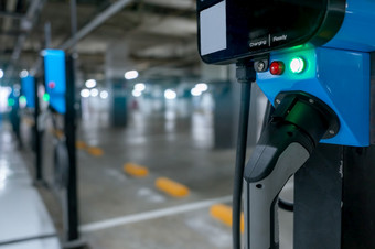 电车充电站为负责电池插头为车辆与电引擎充电器清洁能源充电点车停车很多绿色权力未来运输技术