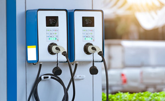 电车充电站为<strong>负责</strong>电池插头为车辆与电和混合动力引擎充电器清洁能源充电点为车绿色权力未来运输技术