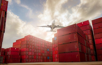 飞机飞行以上容器物流容器危机运费运输物流行业容器船为出口物流容器的港为卡车运输空气运输