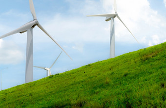 风能源风权力可持续发展的可再生能源风涡轮机生成电<strong>风车农场</strong>与蓝色的天空可再生资源可持续发展的发展全球能源危机概念