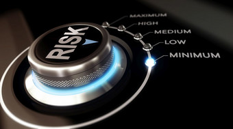 开关按钮定位的词最低黑色的背景和蓝色的光概念上的图像为插图风险管理评估风险评估