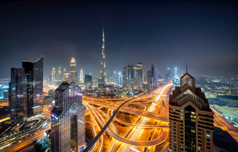 迪拜天际线从酒店蓝色的小时日落skycrapers可以见过迪拜塔哈利法塔和谢赫。扎耶德路