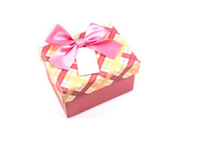 粉红色的圣诞节礼物盒子与粉红色的弓和白色标签孤立的白色背景