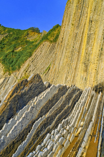 steeply-tilted层飞翔飞翔悬崖巴斯克海岸联合国教科文组织全球地质公园欧洲地质公园网络Zumaiaguipuzcoa巴斯克国家西班牙欧洲