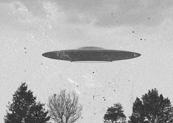 呈现飞行飞碟UFO古董风格