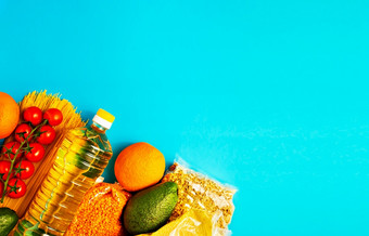 各种各样的健康的食物水果蔬菜麦片水果蓝色的背景平躺与复制空间为文本杂货店在线商店交付货物订单捐赠在疫情