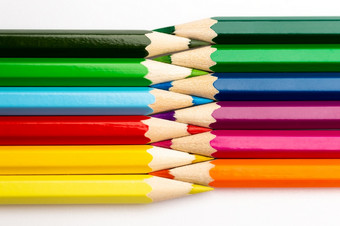 木彩色的铅笔不同的颜色白色背景木彩色的铅笔不同的颜色白色背景