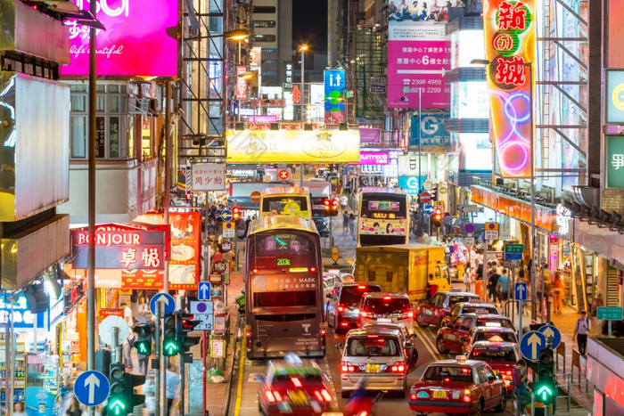 在香港香港7月霓虹灯灯莫角区域莫角非常受欢迎的购物的地方在香港香港中国