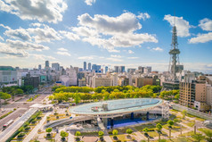 名古屋市中心天际线日本与蓝色的天空