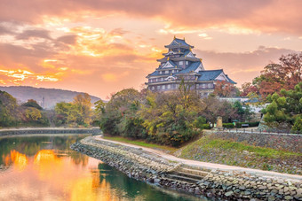 日本冈山城堡秋天季节日本冈山城市日本日落