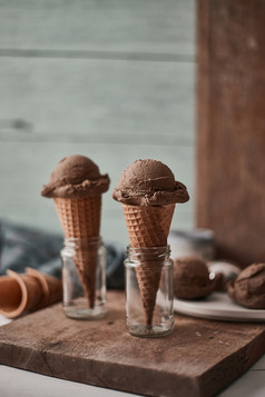 自制的有机巧克力冰奶油巧克力冰奶油