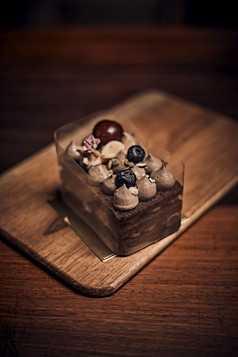 美味的自制的巧克力蛋糕背景美味的自制的巧克力蛋糕