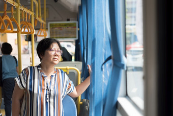 亚洲女人人旅行乘客公共<strong>汽车</strong>曼谷城市公共<strong>汽车</strong>是一个的大多数重要的公共质量运输系统曼谷亚洲女人旅行乘客公共<strong>汽车</strong>城市