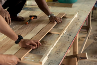 亚洲卡彭特构建家具产品从板条和<strong>木材</strong>木从自然硬木仓库锯木厂木工厂为建设出售卡彭特构建家具木工厂为出售