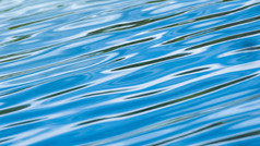 摘要涟漪波表面蓝色的水放松表面和形状蓝色的波运动模糊