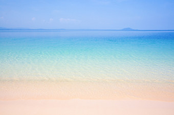 和平夏天绿松石蓝色的海水和光蓝色的天空美丽的沙子海滩和轻轻波岛背景阳光一天假期时间概念复制空间泰国