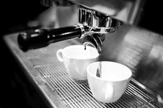 表示机酝酿咖啡咖啡机准备新鲜的咖啡杯